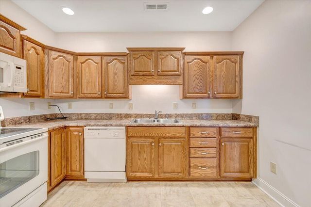 4444 Pheasant Ridge Rd Apt 405, Roanoke, VA 24014