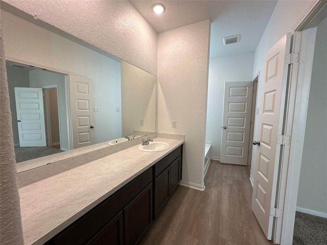 122 Tejas Village Parkway, Beasley, TX 77417