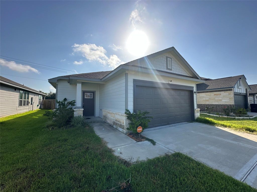 122 Tejas Village Parkway, Beasley, TX 77417