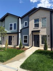 1391 N Akron Street, Aurora, CO 80010