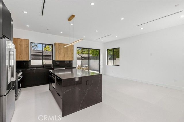 22845 Dolorosa Street, Woodland Hills (los Angeles), CA 91367