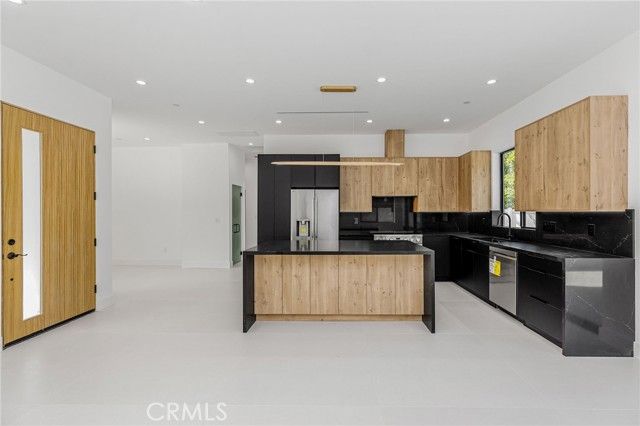 22845 Dolorosa Street, Woodland Hills (los Angeles), CA 91367