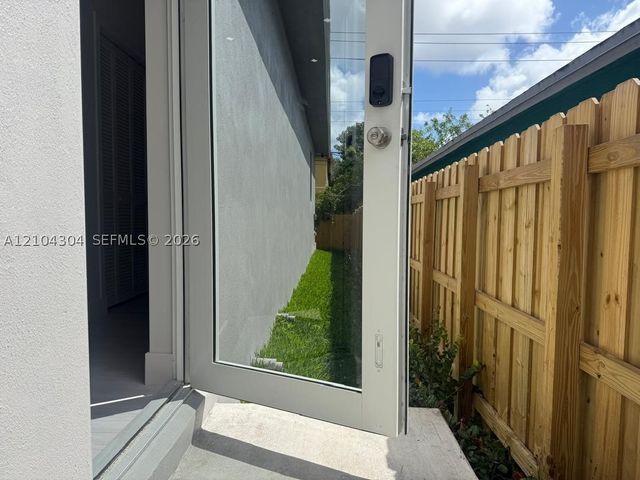 1028 NW 8th Ave, Fort Lauderdale, FL 33311