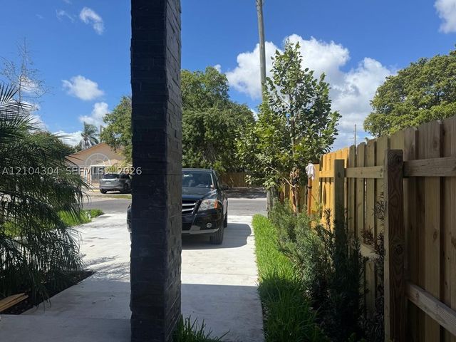 1028 NW 8th Ave, Fort Lauderdale, FL 33311