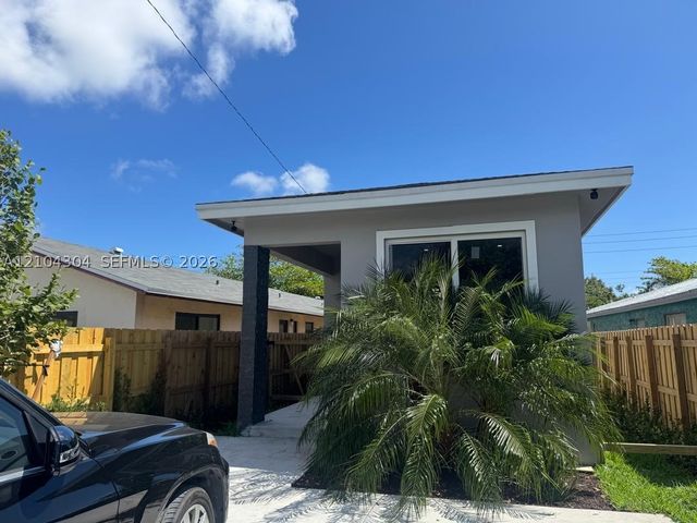 1028 NW 8th Ave, Fort Lauderdale, FL 33311