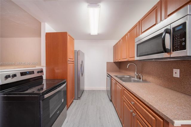 435 SW 33rd Ave 4, Miami, FL 33135