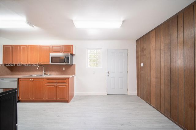 435 SW 33rd Ave 4, Miami, FL 33135