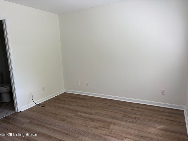 2 Lake Ave, Louisville, KY 40206