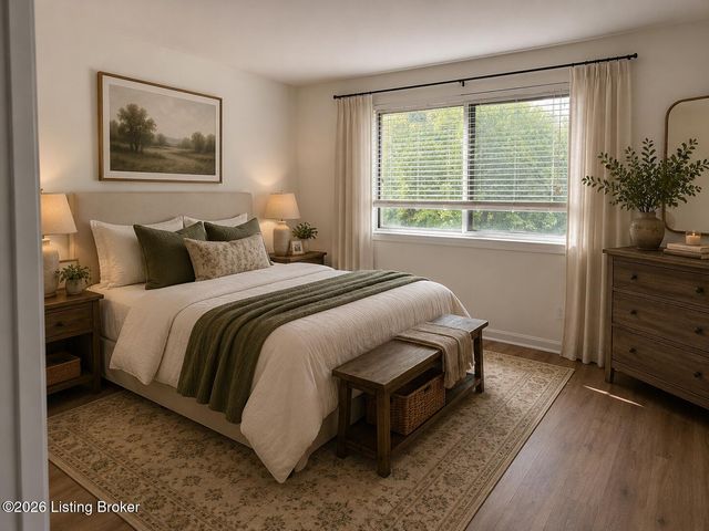 2 Lake Ave, Louisville, KY 40206