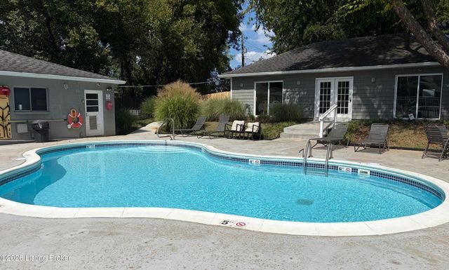 2 Lake Ave, Louisville, KY 40206