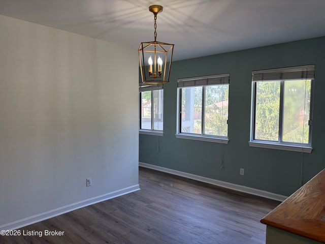 2 Lake Ave, Louisville, KY 40206
