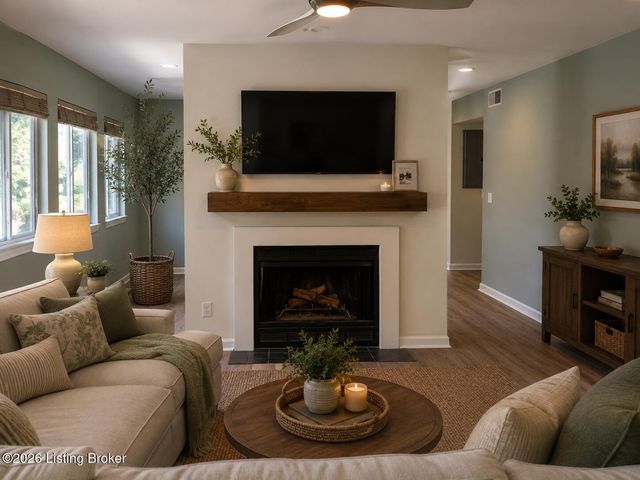 2 Lake Ave, Louisville, KY 40206