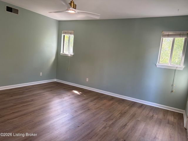 2 Lake Ave, Louisville, KY 40206