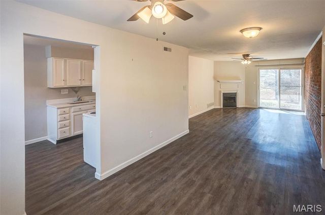 1926 Hunting Lake Court 103, St Louis, MO 63122