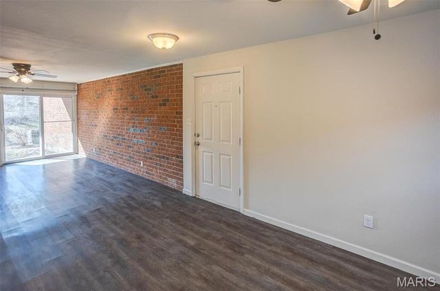 1926 Hunting Lake Court 103, St Louis, MO 63122