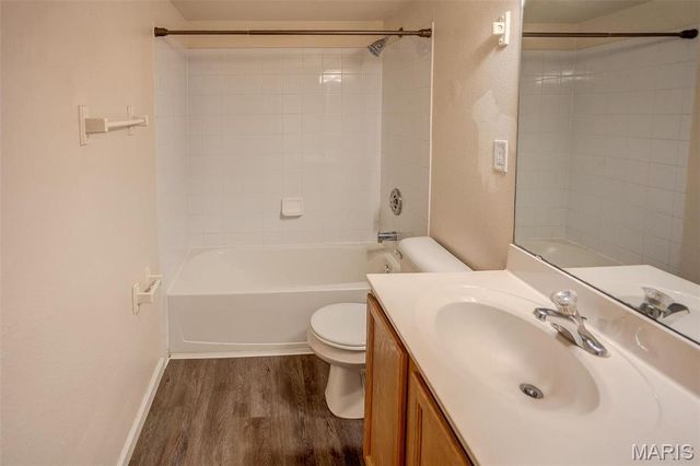 1926 Hunting Lake Court 103, St Louis, MO 63122