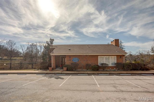 1926 Hunting Lake Court 103, St Louis, MO 63122