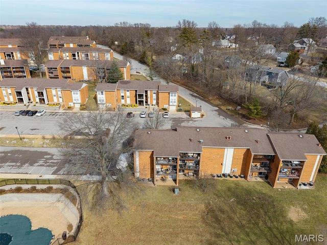 1926 Hunting Lake Court 103, St Louis, MO 63122