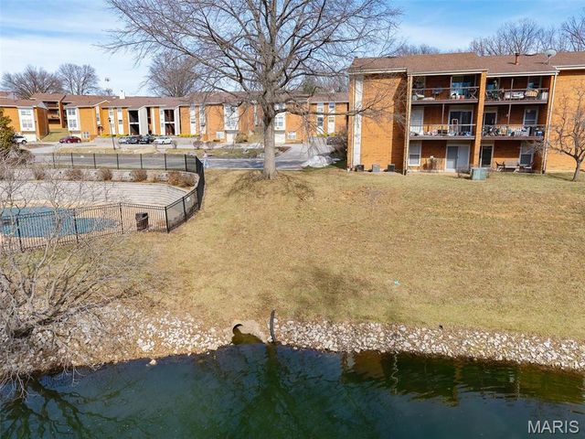 1926 Hunting Lake Court 103, St Louis, MO 63122