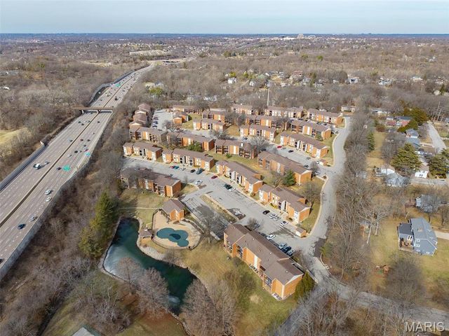 1926 Hunting Lake Court 103, St Louis, MO 63122