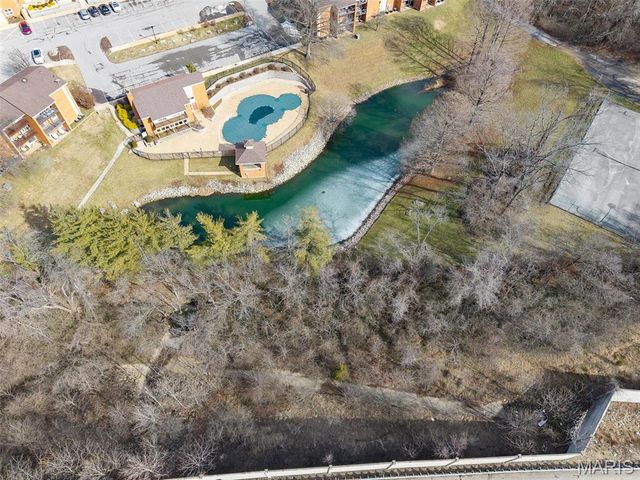 1926 Hunting Lake Court 103, St Louis, MO 63122