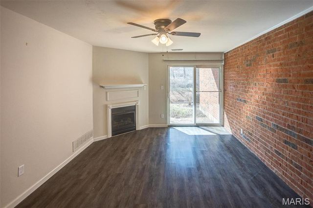 1926 Hunting Lake Court 103, St Louis, MO 63122