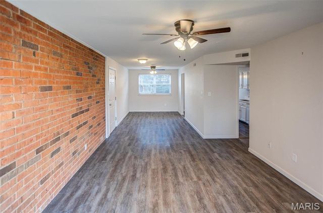 1926 Hunting Lake Court 103, St Louis, MO 63122