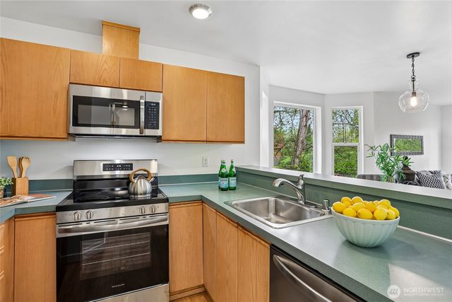 7118 NE 171st Lane, Kenmore, WA 98028