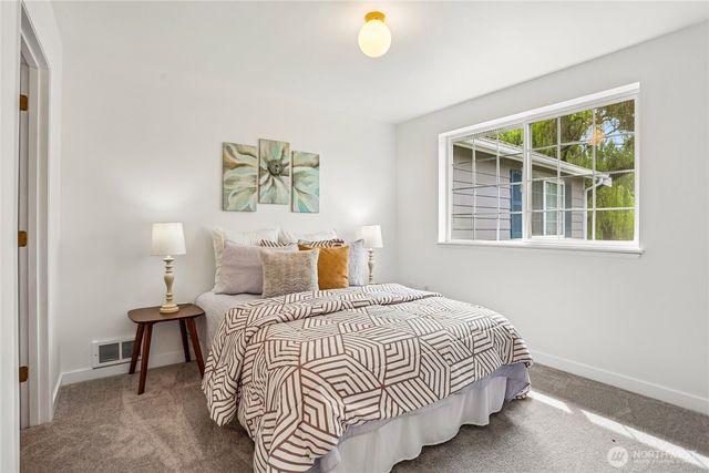 7118 NE 171st Lane, Kenmore, WA 98028
