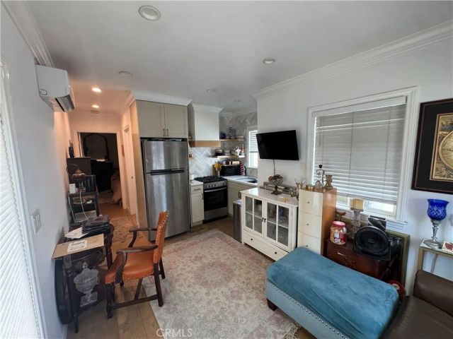 1454 N Clybourn Avenue, Burbank, CA 91505
