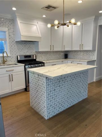 1454 N Clybourn Avenue, Burbank, CA 91505