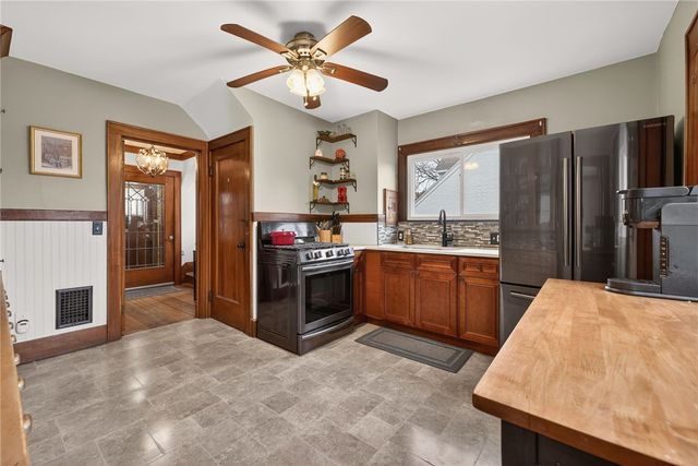 506 Hurstbourne Road, Irondequoit, NY 14609