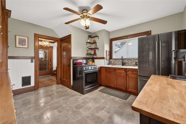 506 Hurstbourne Road, Irondequoit, NY 14609