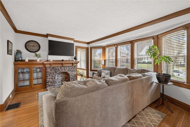 506 Hurstbourne Road, Irondequoit, NY 14609