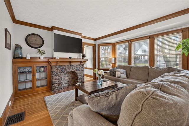 506 Hurstbourne Road, Irondequoit, NY 14609