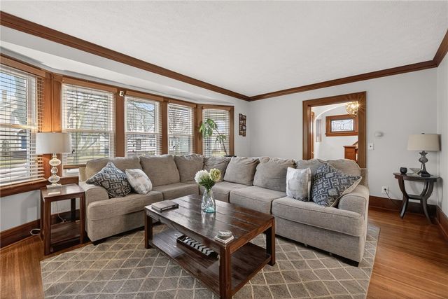 506 Hurstbourne Road, Irondequoit, NY 14609