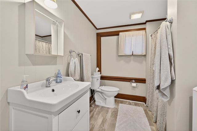 506 Hurstbourne Road, Irondequoit, NY 14609