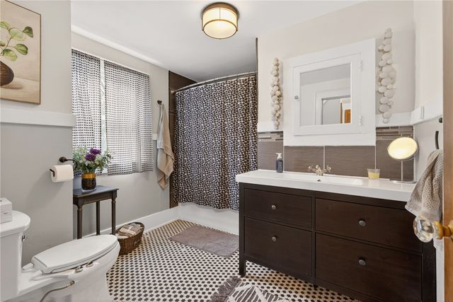 506 Hurstbourne Road, Irondequoit, NY 14609