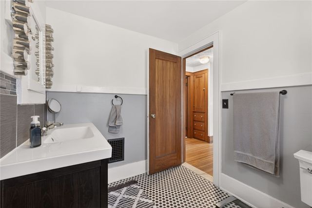 506 Hurstbourne Road, Irondequoit, NY 14609