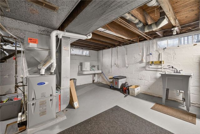 506 Hurstbourne Road, Irondequoit, NY 14609