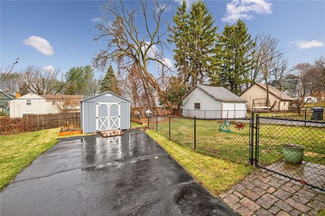 506 Hurstbourne Road, Irondequoit, NY 14609