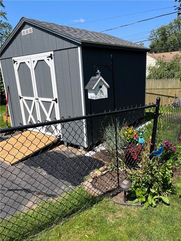 506 Hurstbourne Road, Irondequoit, NY 14609