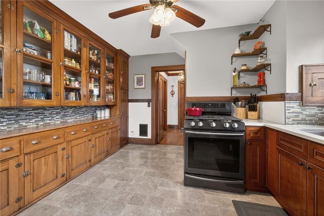 506 Hurstbourne Road, Irondequoit, NY 14609