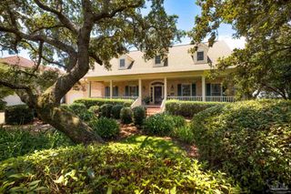 82 Highpoint Dr, Gulf Breeze, FL 32561