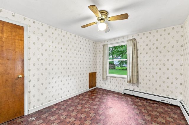 36 Silver Lake Dr, Agawam, MA 01001