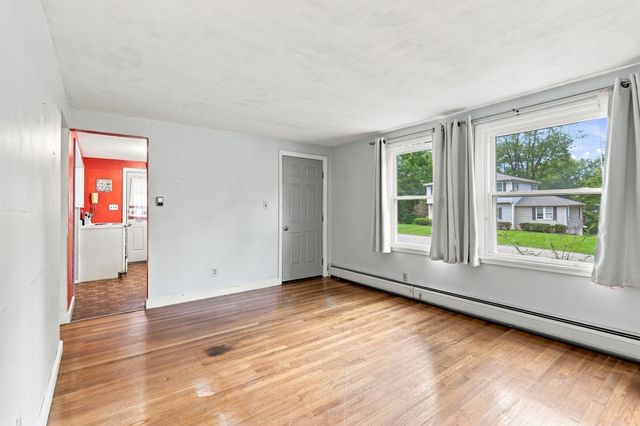 36 Silver Lake Dr, Agawam, MA 01001