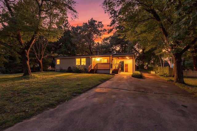 36 Silver Lake Dr, Agawam, MA 01001