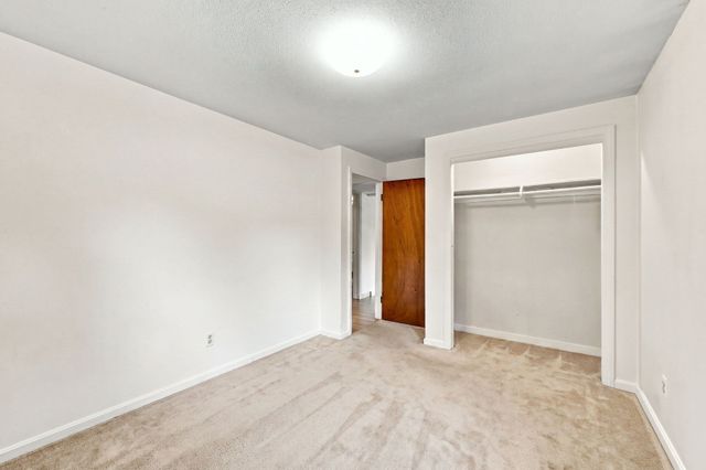 36 Silver Lake Dr, Agawam, MA 01001