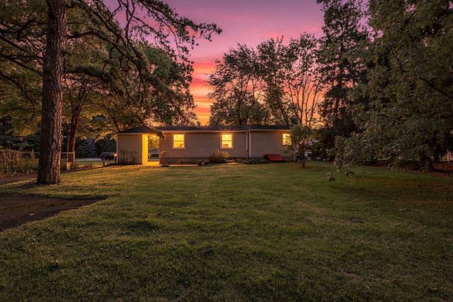 36 Silver Lake Dr, Agawam, MA 01001