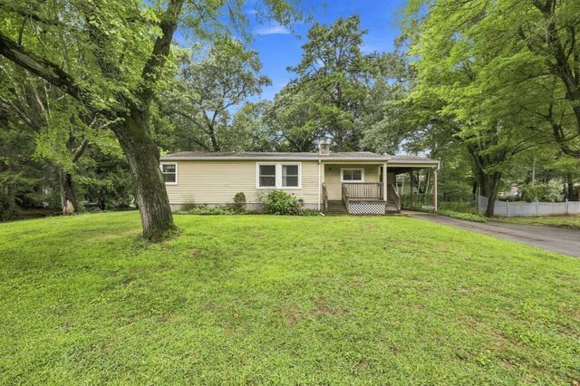 36 Silver Lake Dr, Agawam, MA 01001
